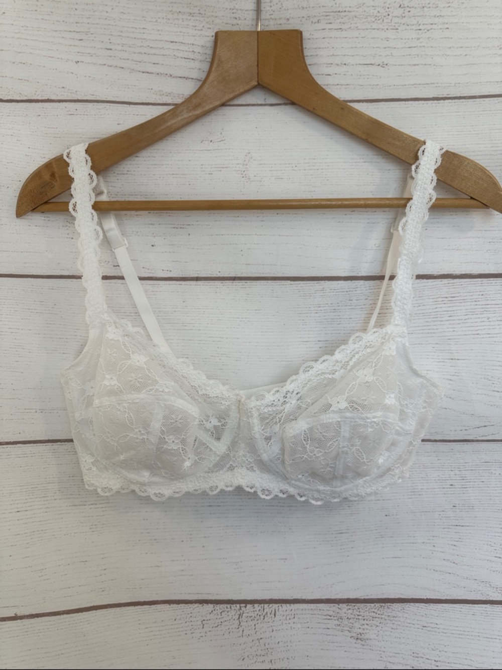 Intimissimi Lace Underwire Bra in White- Women Intimates size 38B